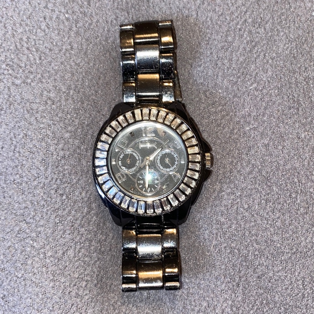 Heidi Klum Wildlife adjustable length. Excellent condition worn maybe 4 times